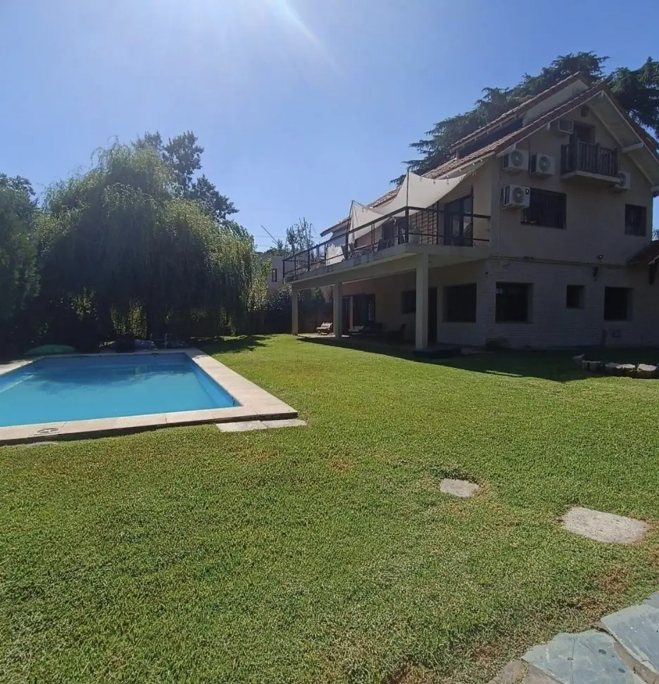 Espectacular casa 5 ambientes 420 metros